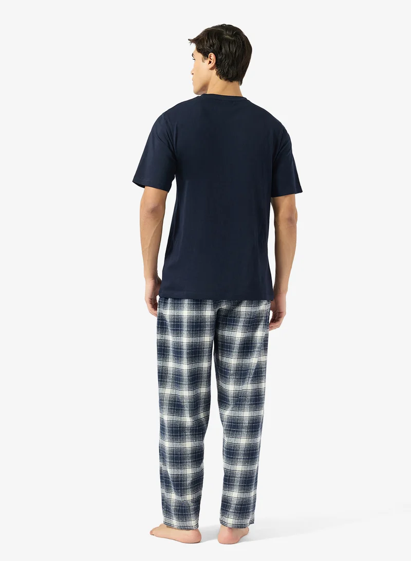 سفنتي فايف طقم تي شيرت وبنطلون بقصة عادية